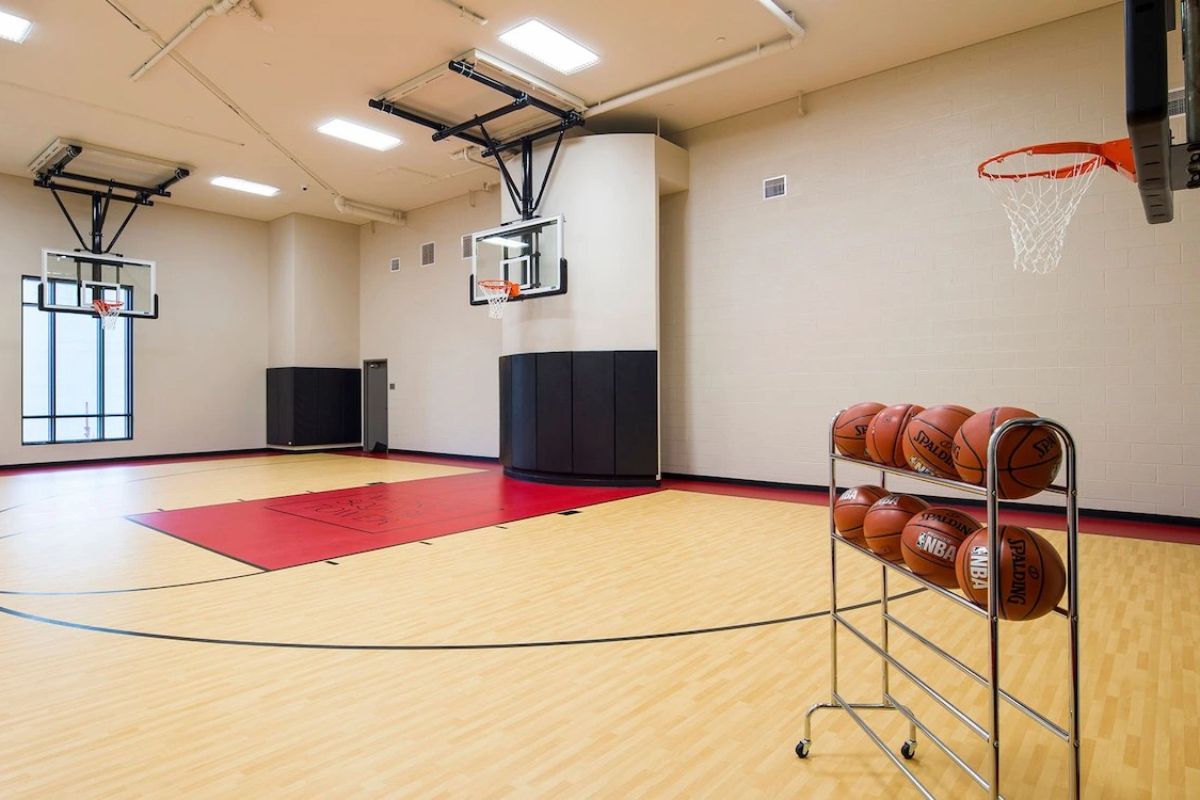 Top 8 Apartments With Basketball Courts