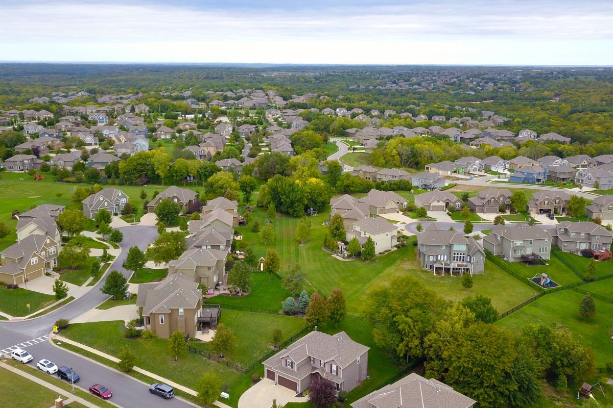 Top 8 Best Chicago Suburbs for Families 2023